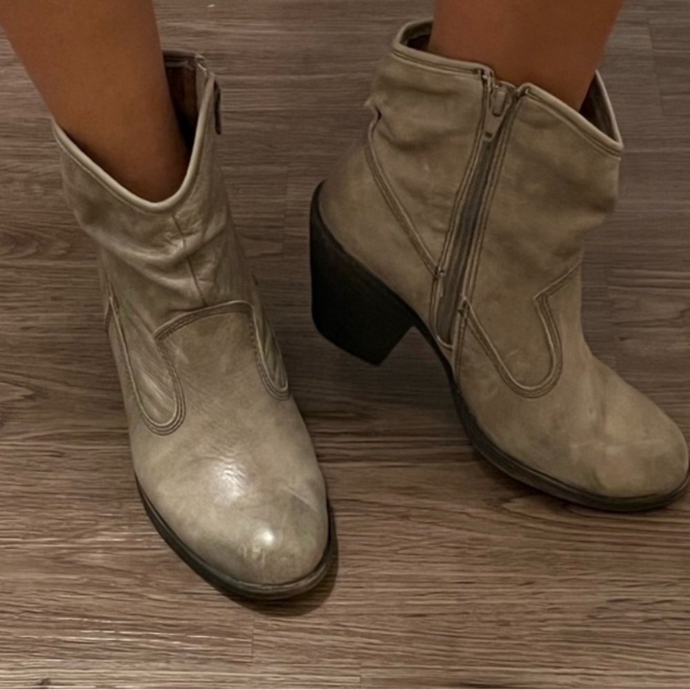Montana artisan crafted leather taupe leather booties size 11